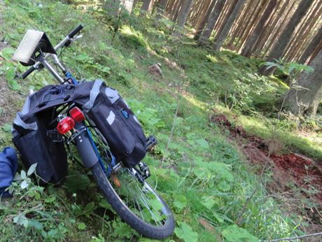 Ptasedmdesátiletý cyklista spadl z kola mezi obcemi eské leby a Dobrá na...