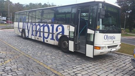 estnáctiletý mladík na útku z výchovného ústavu ukradl v Brn autobus a dojel...