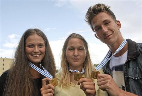 Adéla Truhláová, Michaela Kidová a Eduard Bezdk (zleva) vyhráli zlato na...
