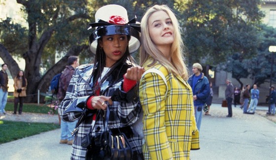 Stacey Dashová (vlevo) a Alicia Silverstoneová ve filmu Bezmocná (1995)