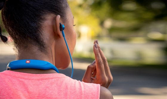 JBL Reflect Response: Konečně sluchátka s ovládáním přehrávání hudby