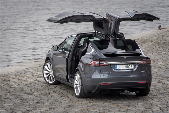 Tesla Model X P90D Ludicrous