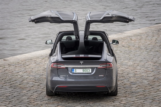 Tesla Model X P90D Ludicrous