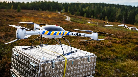 Bezpilotní rotorový universální systém (BRUS) vyrobil pro Policii ČR Vojenský technický ústav letectva a protivzdušné obrany.