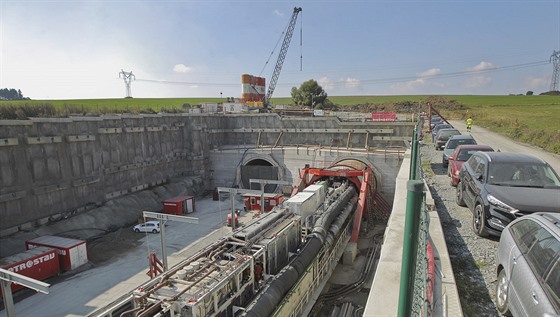 Stavba železničního tunelu u Kyšic. 