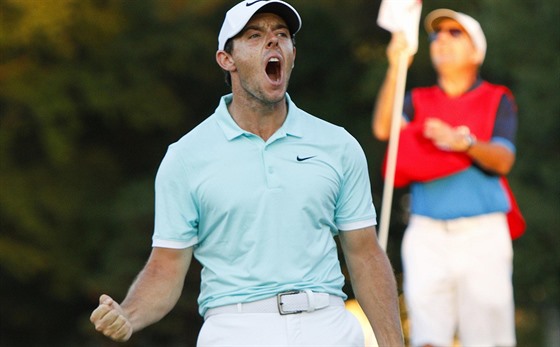 Severoirský golfista Rory McIlroy se raduje z triumfu na turnaji v Atlant.