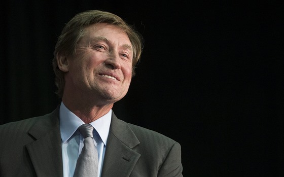 Wayne Gretzky je k dispozici fanoukm bhem Svtového poháru v Torontu.