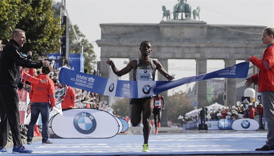 Kenenisa Bekele v cíli Berlínského maratonu