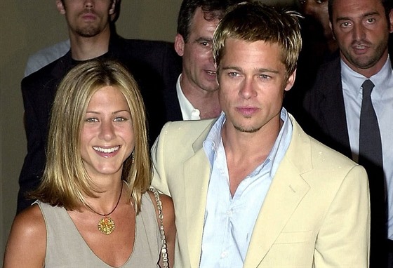 Jennifer Anistonová a Brad Pitt (Milán, 28. ervna 2001)