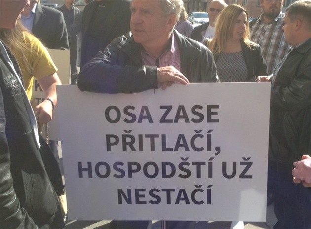 Demonstrace proti poplatkm OSA