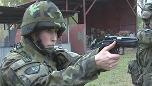 Co láká ženy na cvičení armádních záloh?