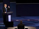 Hillary Clintonová a Donald Trump bhem úterní debaty (27. záí 2016)