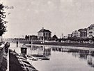 Pjovna lodk v Perov v roce 1925. Jde o jednu z pohlednic i fotografi z...