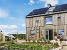 Solární panely na rodinných domech staí jak na spotebu domácnosti, tak...