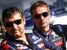 Sébastien Loeb (vpravo) se svým spolujezdcem Danielem Elenou  na rallycrossu ve...
