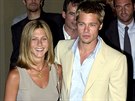 Jennifer Anistonová a její bývalý manžel Brad Pitt (Milán, 28. června 2001)