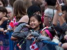 Na prince William s rodinou ekaly stovky lidí (Victoria, 24. záí 2016).