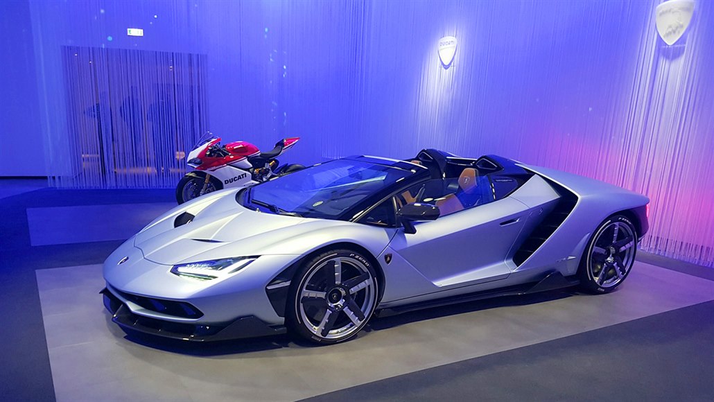 Lamborghini Centenario p�edstavil v p�edve�er autosalonu koncern Volkswagen,...