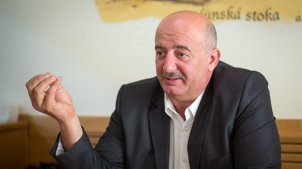 Petr Shýbal je kapelníkem Babouk�, nejstar�í jiho�eské dechové kapely.