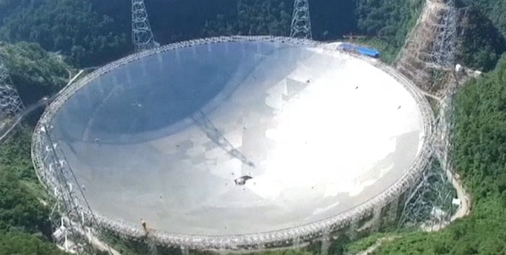 Čína zprovoznila největší teleskop světa. Má přezdívku boží oko - iDNES.cz