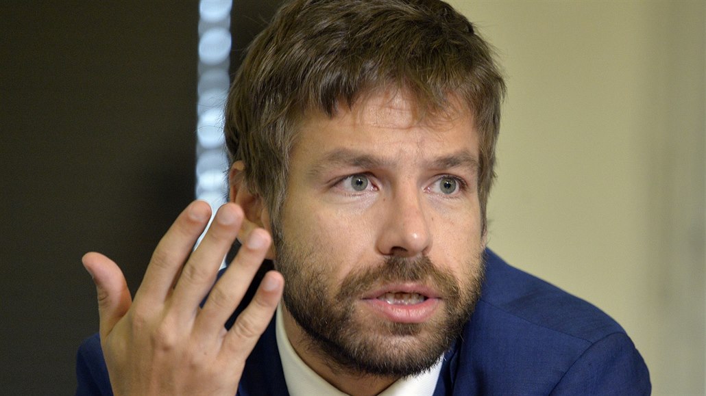 Ministr spravedlnosti Robert Pelikán varoval p�ed nar�stající zadlu�eností...