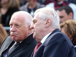 Prezident Miloš Zeman a exprezident Václav Klaus na svatováclavské pouti ve...
