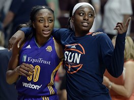 SESTRY V AKCI. Nneka Ogwumikeov (vlevo) z Los Angeles a Chiney Ogwumikeov z...