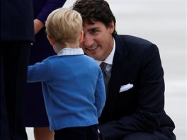 Kanadský premiér Justin Trudeau a britský princ George (Victoria 24. záí 2016)