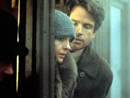 Diane Keatonová a Warren Beatty ve filmu Rudí (1981)