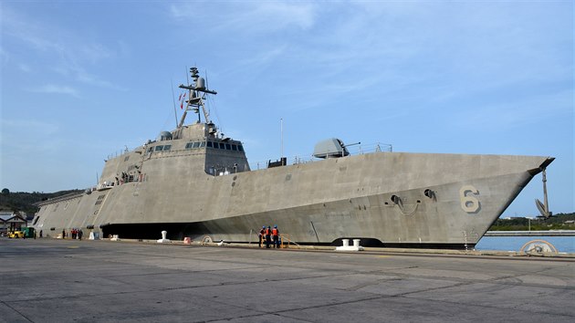 USS Jackson je estou lod typu LCS, tet ve td Independence. Je dlouh pes 127 metr a dosahuje rychlosti pes 40 uzl (zhruba 75 kilometr za hodinu).