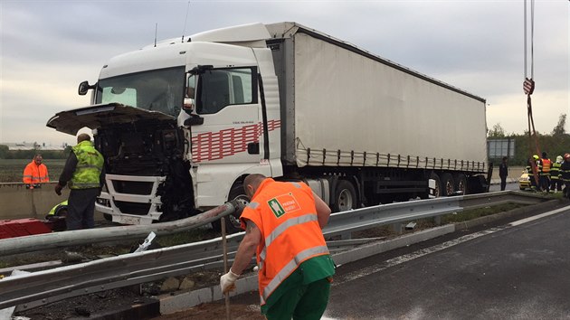 Nehoda kamionu zablokovala trboholskou spojku (21. z 2016)