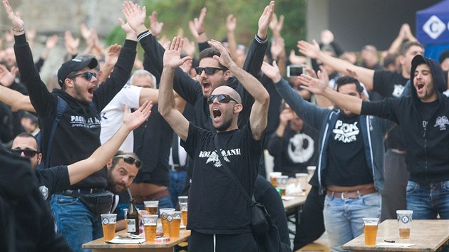 Fanoušci PAOK Soluň patří k nejagresivnějším v Evropě. V Liberci mají vyčleněnou speciální zónu, dohlížejí na ně stovky policistů.
