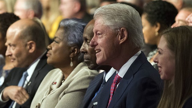 Bill Clinton během debaty (27. září 2016)