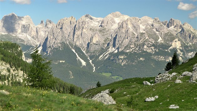 Pohled na skalní skupinu Rosengarten (italsky Catinaccio), jednu z nejkrásnějších v Dolomitech.