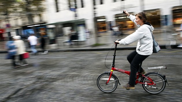 Pařížský den bez aut ocenili především cyklisté. (25. září 2016)