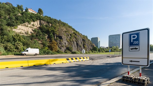 Pjezd k novmu parkoviti zoologick zahrady, odkud bude do zoo jezdit kyvadlov autobusov doprava.