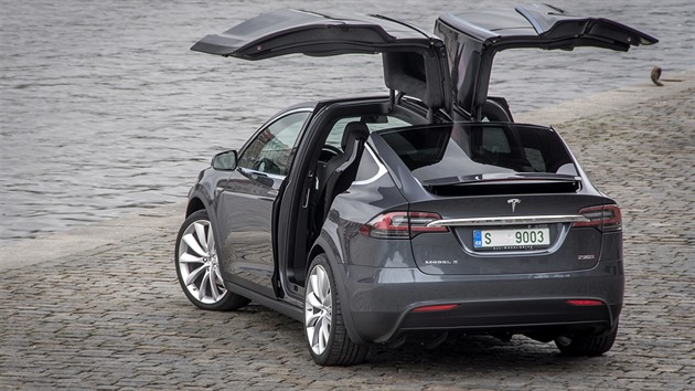 Tesla Model X P90D Ludicrous