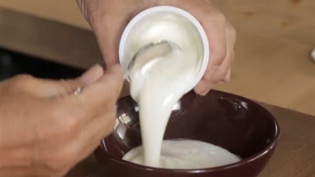 Jogurt je základem nadýchané espumy určené na müssli.