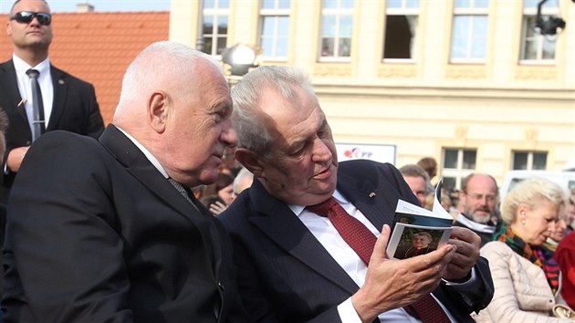 Prezident Milo Zeman a exprezident Vclav Klaus na svatovclavsk pouti ve Star Boleslavi. (28.9.2016)