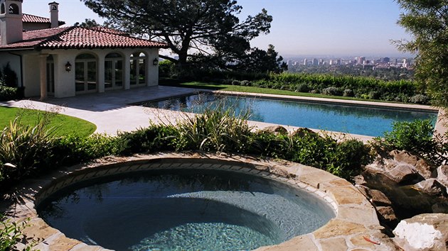 Dům herečky Courtney Coxové v Malibu navrhl slavný architekt John Lautner.