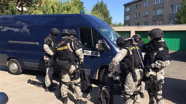 Policie na m�sto povolala tak� z�sahov� jednotky (22.9.2016)