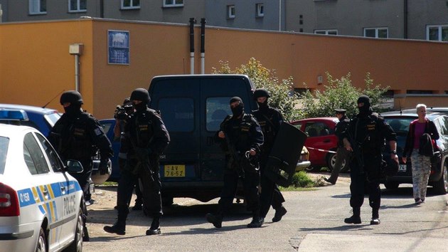 Policie na m�sto povolala tak� z�sahov� jednotky (22.9.2016)
