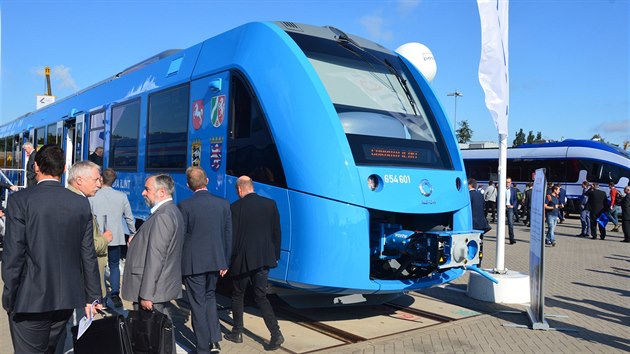 Alstom pedstavil svj pvodn ist dieselov motorov vlak s jinm pohonem: na vodk. Jednotky Coradia iLint by mly zat jezdit v Nmecku jet letos. (24. dubna 2021)