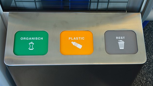 Zajímavým vývojem prochází i odpadkové koše ve vlacích. V jednotkách Stadler Flirt pro nizozemské železnice už mohou cestující třídit i bioodpad.