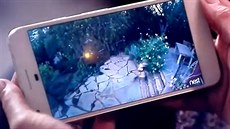 Google Pixel v reklam� na termostaty Nest.