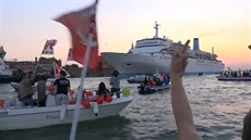 V Benátkách se demonstrovalo proti velkým výletním lodím