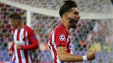 Yannick Carrasco z Atlétika Madrid bouliv slaví gól do sít Bayernu Mnichov.