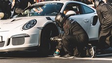 Expresní výmna kol na Václavském námstí