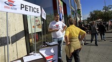 Lidé mohli podepisovat petici, kterou pipravilo sdruení Brno autem. Vedení...