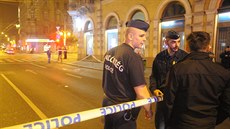 Policie prohledává místo sobotní exploze v centru Budapeti.